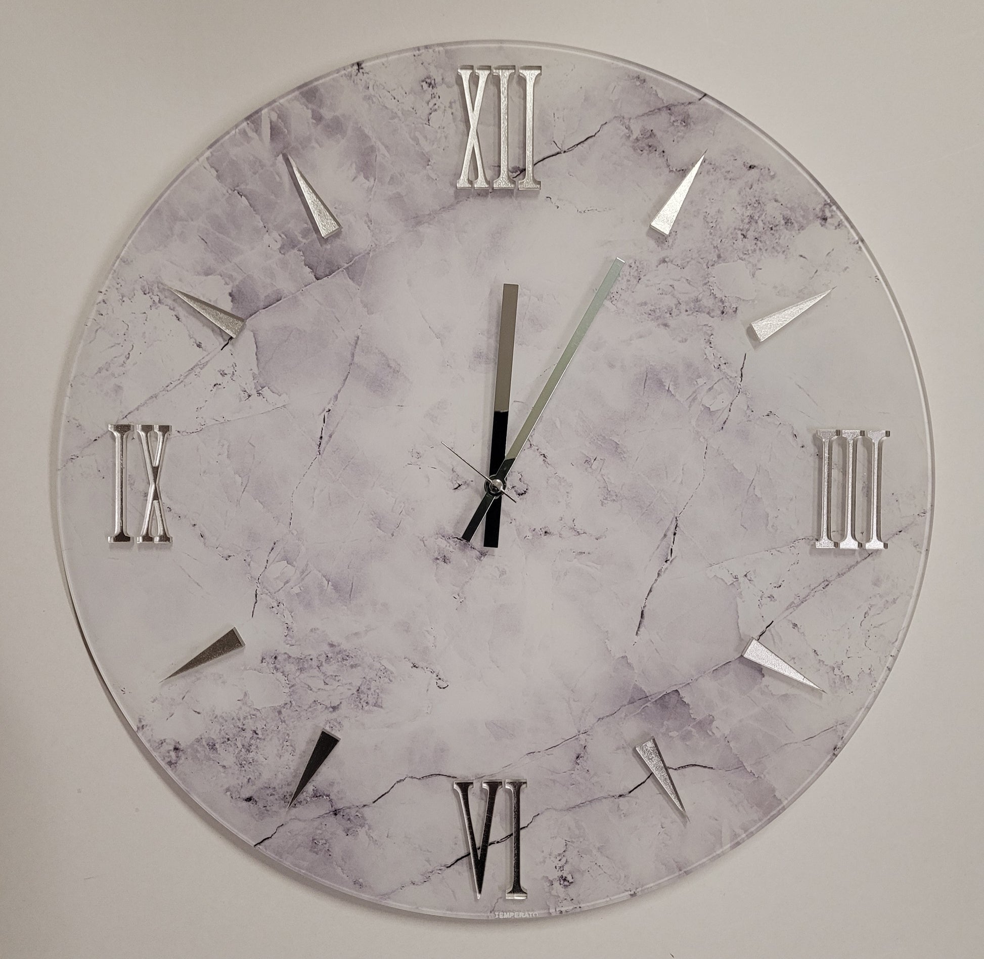 Orologio effetto marmo bianco argento